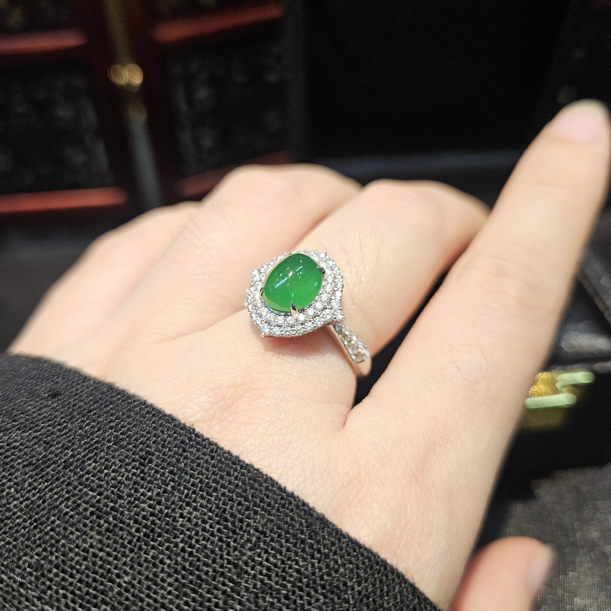 Nhẫn ngọc phỉ thuý xanh lục đế vương Nhẫn ngọc phỉ thuý xanh lục đế vương