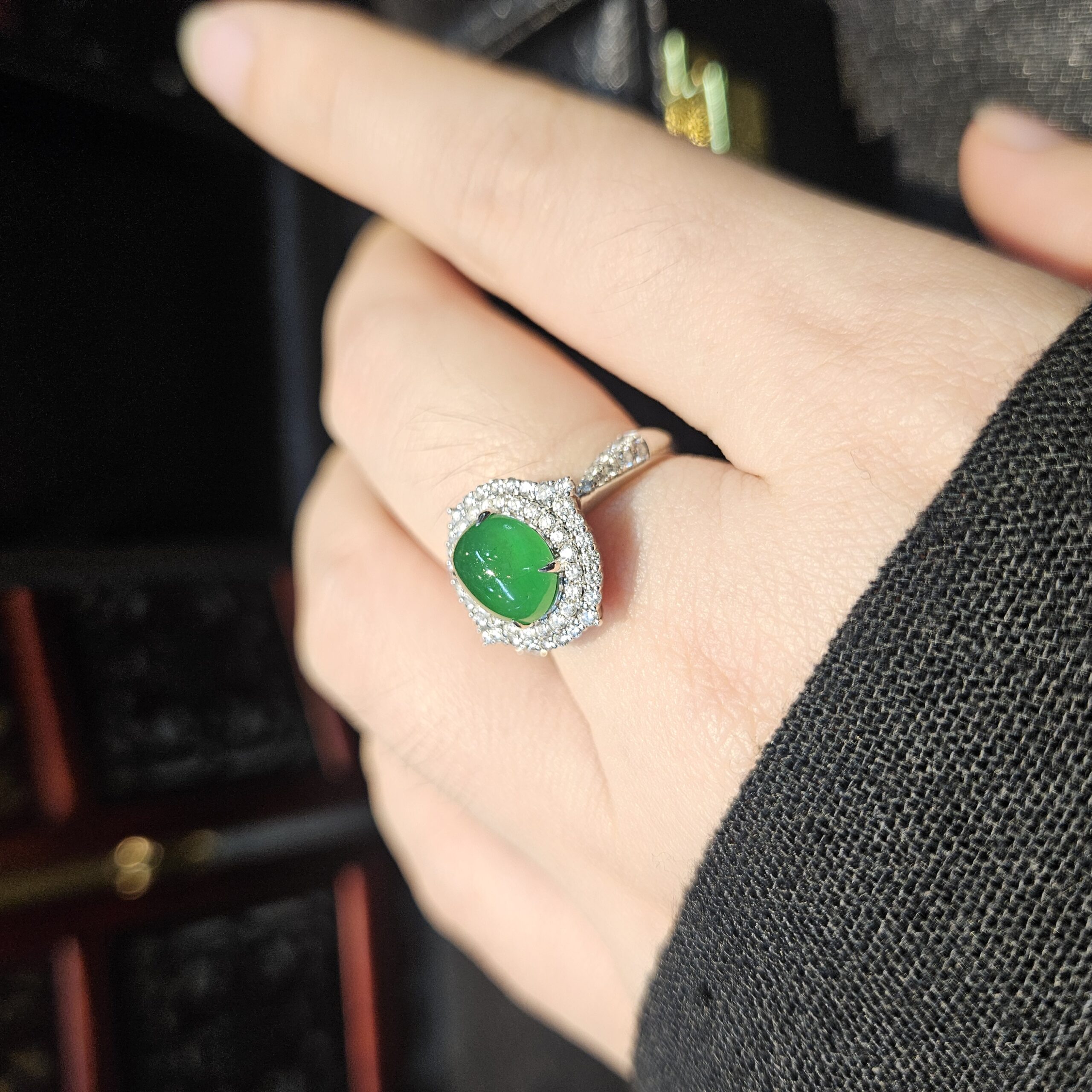 Nhẫn ngọc phỉ thuý xanh lục đế vương Nhẫn ngọc phỉ thuý xanh lục đế vương