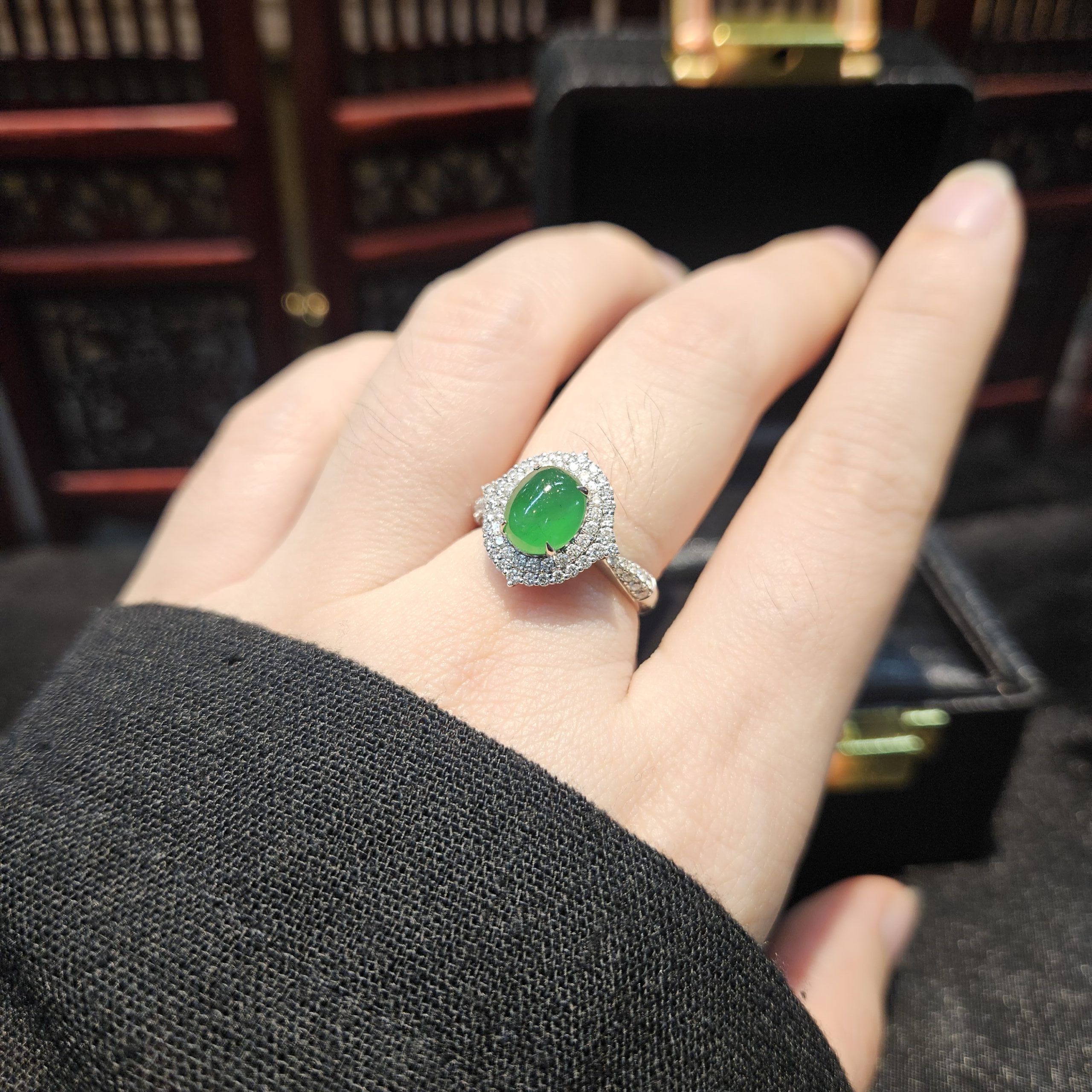 Nhẫn ngọc phỉ thuý xanh lục đế vương Nhẫn ngọc phỉ thuý xanh lục đế vương - Ảnh 4