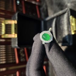 Nhẫn ngọc phỉ thuý xanh lục đế vương Nhẫn ngọc phỉ thuý xanh lục đế vương