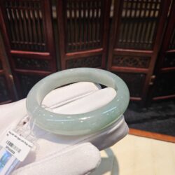 Vòng bản liền ngọc phỉ thuý xanh nhạt