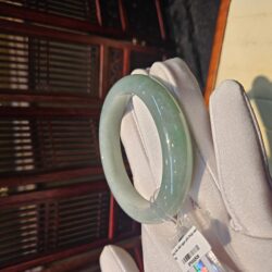 Vòng bản liền ngọc phỉ thuý xanh nhạt