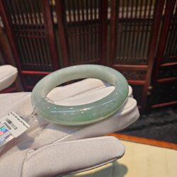 Vòng bản liền ngọc phỉ thuý xanh nhạt