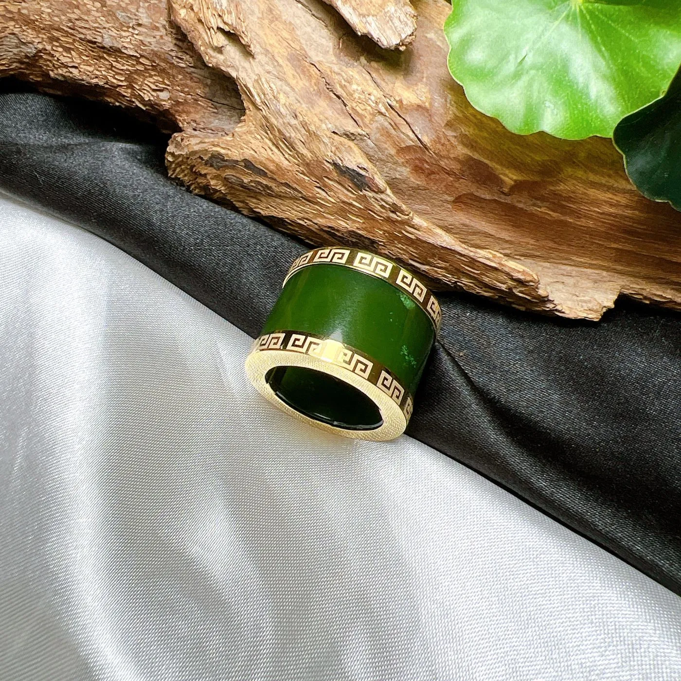 Nhẫn Càn long Ngọc bích Canada, vàng 18k Nhẫn Càn long Ngọc bích Canada, vàng 18k