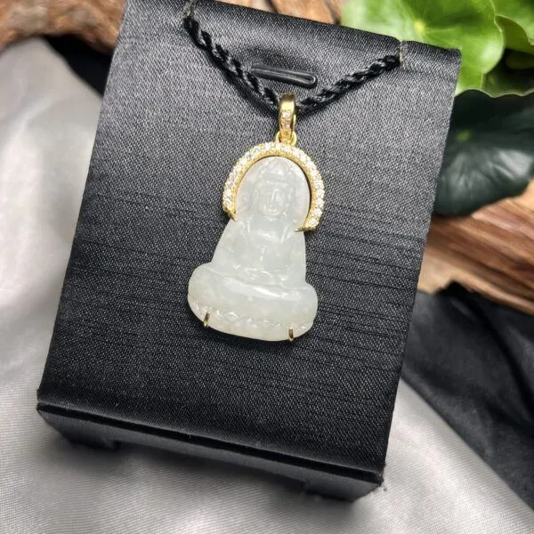 Quán thế âm bồ tát ngọc bích Nga (bạch ngọc), vàng 18k