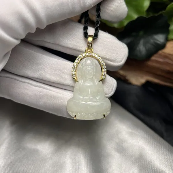 Quán thế âm bồ tát ngọc bích Nga (bạch ngọc), vàng 18k