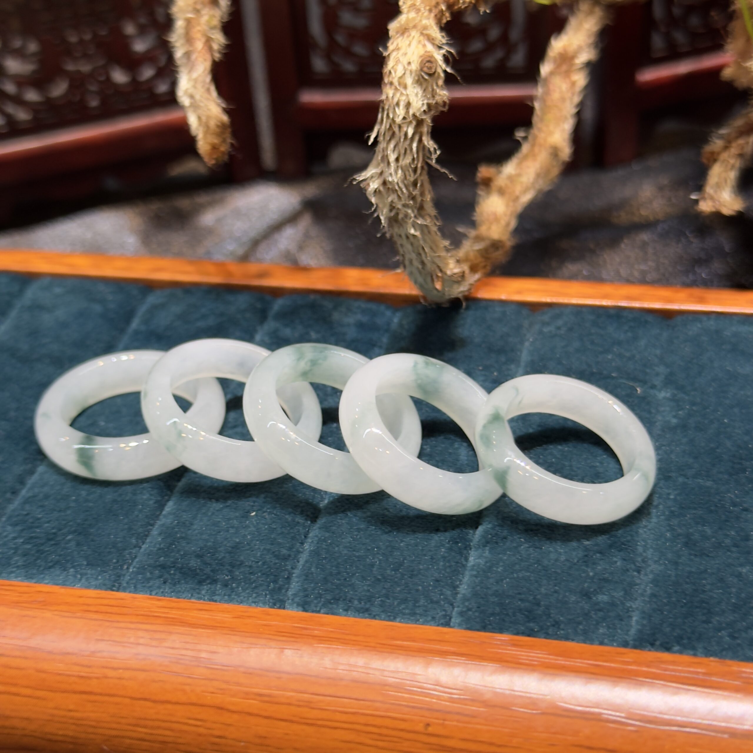 Nhẫn ngọc phỉ thúy hoa bay Nhẫn ngọc phỉ thúy hoa bay