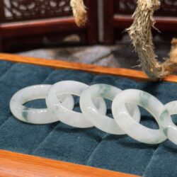 Nhẫn ngọc phỉ thúy hoa bay Nhẫn ngọc phỉ thúy hoa bay