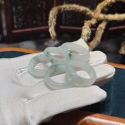 Nhẫn ngọc phỉ thúy hoa bay Nhẫn ngọc phỉ thúy hoa bay