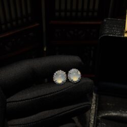 Khuyên tai ngọc phỉ thuý Myanmar