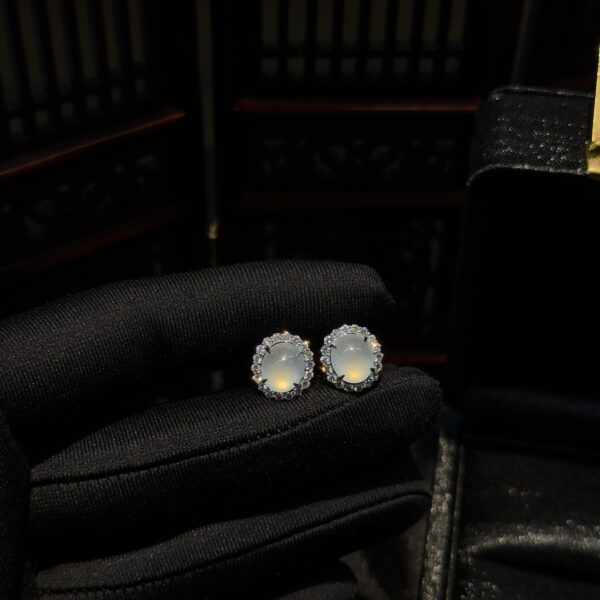 Khuyên tai ngọc phỉ thuý Myanmar