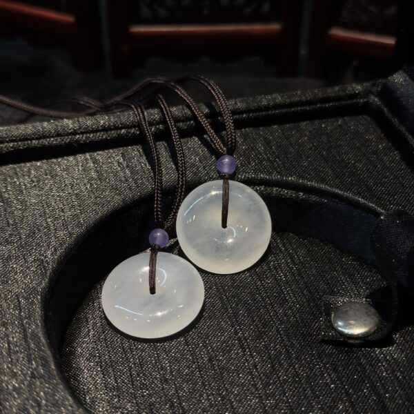 Mặt dây khấu bình an ngọc phỉ thuý