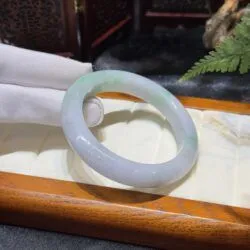 Vòng bản liền ngọc Cẩm thạch điểm xanh lý táo - Ảnh 4