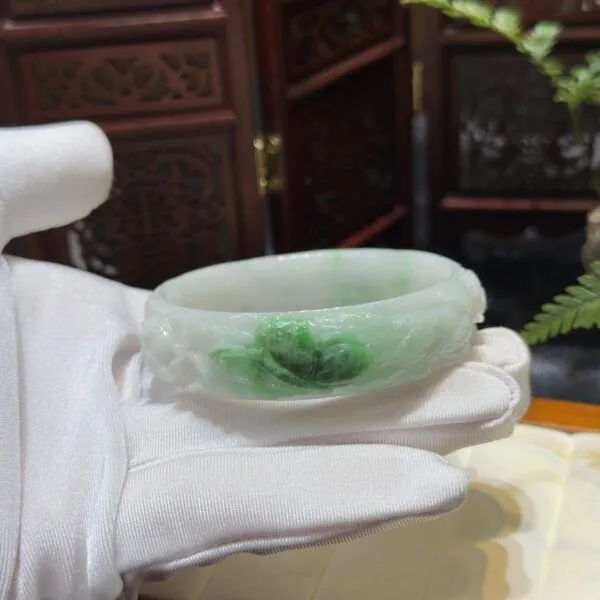 Vòng bản liền ngọc Cẩm thạch chạm hoa mẫu đơn