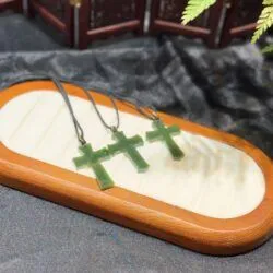 Mặt dây Thánh giá ngọc bích Canada - Ảnh 2