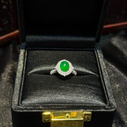 Nhẫn ngọc phỉ thuý xanh lục đế vương Nhẫn ngọc phỉ thuý xanh lục đế vương