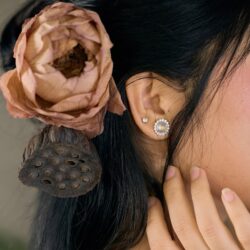 Khuyên tai ngọc phỉ thuý thuỷ tinh chủng Khuyên tai ngọc phỉ thuý thuỷ tinh chủng