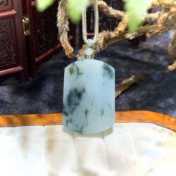 Mặt dây vô sự bài ngọc phỉ thúy hoa bay