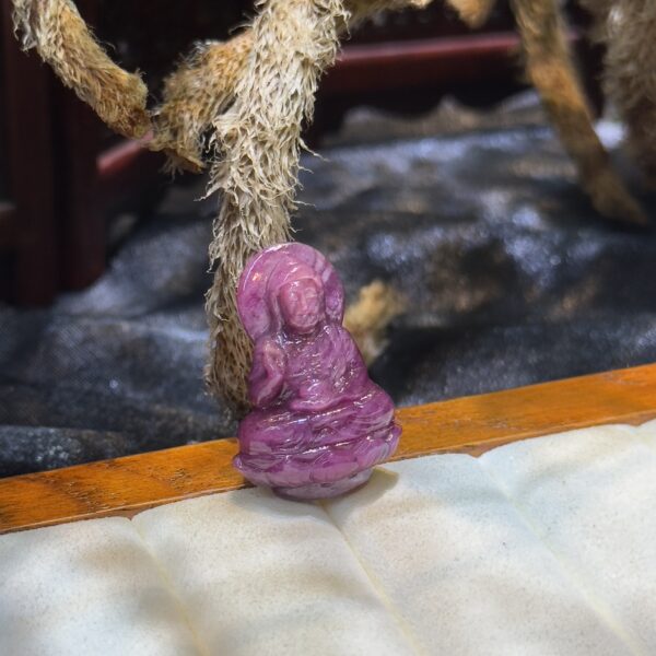 Mặt dây A Di Đà phật đá Ruby sao thiên nhiên
