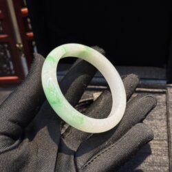 Vòng bản liền ngọc phỉ thuý phiêu lục