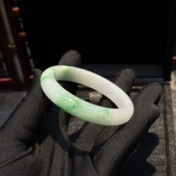 Vòng bản liền ngọc phỉ thuý phiêu lục