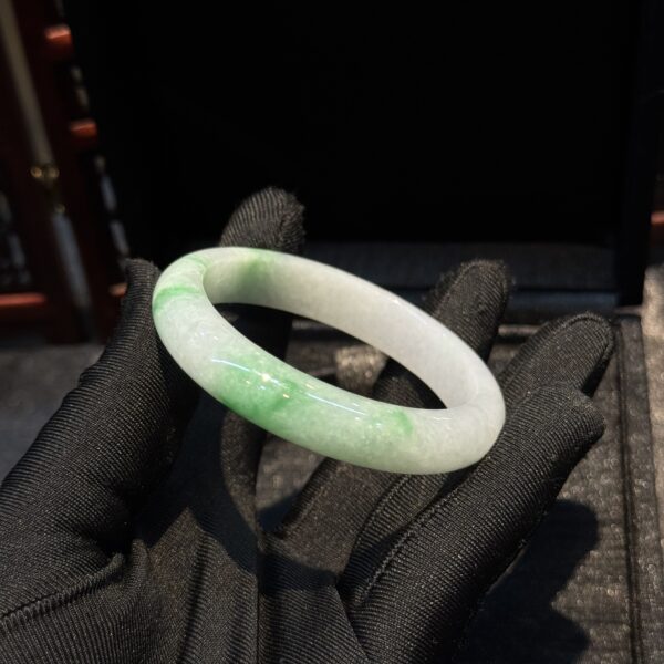 Vòng bản liền ngọc phỉ thuý phiêu lục