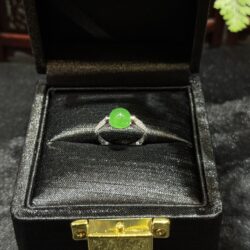 Nhẫn ngọc phỉ thúy xanh lục