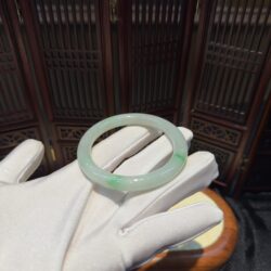 Vòng bản liền ngọc phỉ thuý phiêu lục