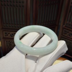 Vòng bản liền ngọc phỉ thuý phiêu lục