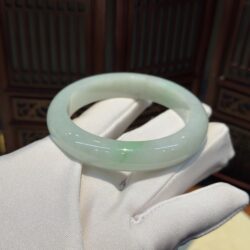 Vòng bản liền ngọc phỉ thuý phiêu lục