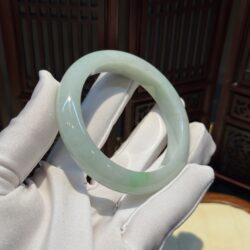 Vòng bản liền ngọc phỉ thuý phiêu lục