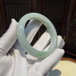 Vòng bản liền ngọc phỉ thuý phiêu lục