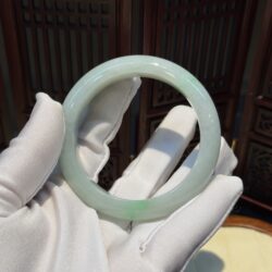 Vòng bản liền ngọc phỉ thuý phiêu lục