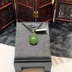 Mặt dây Oval ngọc bích Canada, vàng 18k
