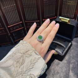Nhẫn ngọc phỉ thúy xanh lục Myanmar
