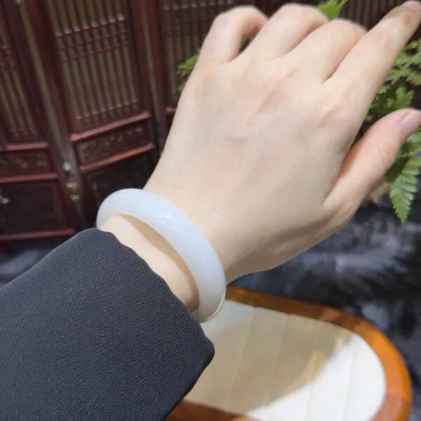 Vòng bản liền ngọc bích Hoà Điền mỡ cừu