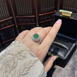 Nhẫn ngọc phỉ thúy xanh lục Myanmar