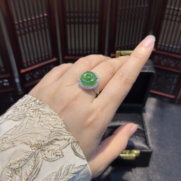 Nhẫn ngọc phỉ thuý băng dương lục