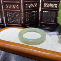 Vòng bản liền ngọc bích Nga - Hình ảnh 2