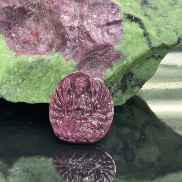 Thiên thủ thiên nhãn đá Ruby Nam Phi, chạm khắc thủ công