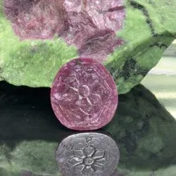Thiên thủ thiên nhãn đá Ruby Nam Phi, chạm khắc thủ công - Ảnh 2