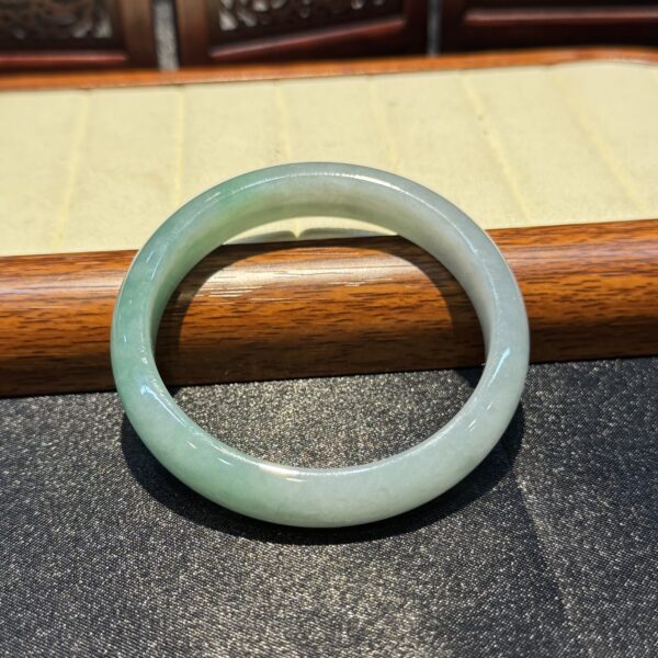 Vòng bản liền ngọc phỉ thuý phiêu lục