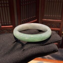 Vòng bản liền ngọc phỉ thuý phiêu lục