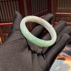 Vòng bản liền ngọc phỉ thuý phiêu lục