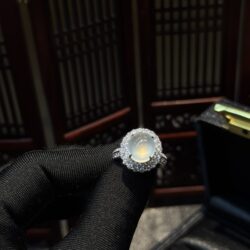 Nhẫn ngọc phỉ thuý thuỷ tinh chủng