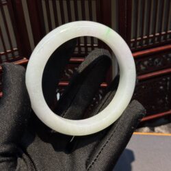 Vòng bản liền ngọc phỉ thuý điểm xanh lý táo