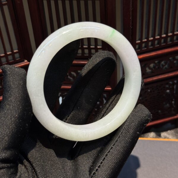 Vòng bản liền ngọc phỉ thuý điểm xanh lý táo