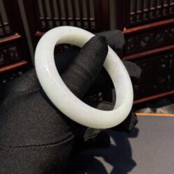 Vòng bản liền ngọc phỉ thuý điểm xanh lý táo