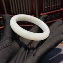 Vòng bản liền ngọc phỉ thuý điểm xanh lý táo