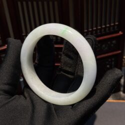 Vòng bản liền ngọc phỉ thuý điểm xanh lý táo